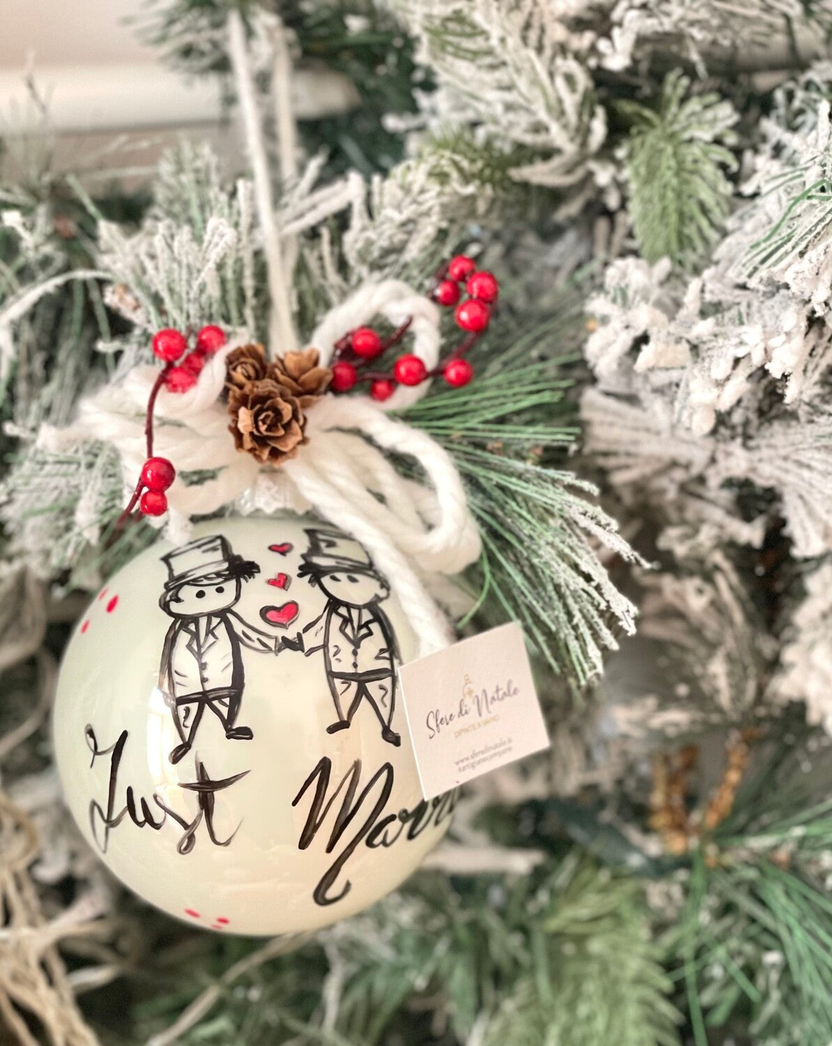 Sfera di Natale in Vetro Personalizzata Soggetto Fidanzati e Fidanzate Dipinta A MANO Prodotto Made in Italy