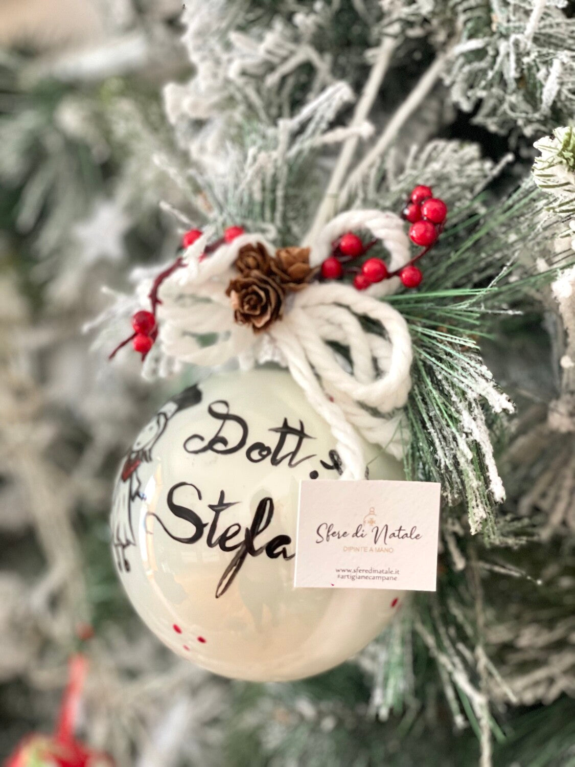 Sfera di Natale in Vetro Personalizzata Soggetto Dottoressa Dipinta A MANO Prodotto Made in Italy